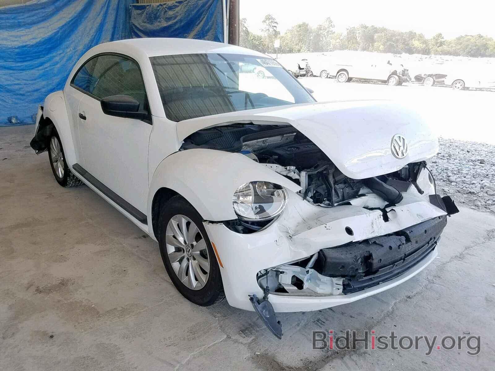 Photo 3VWF17AT0FM651561 - VOLKSWAGEN BEETLE 2015