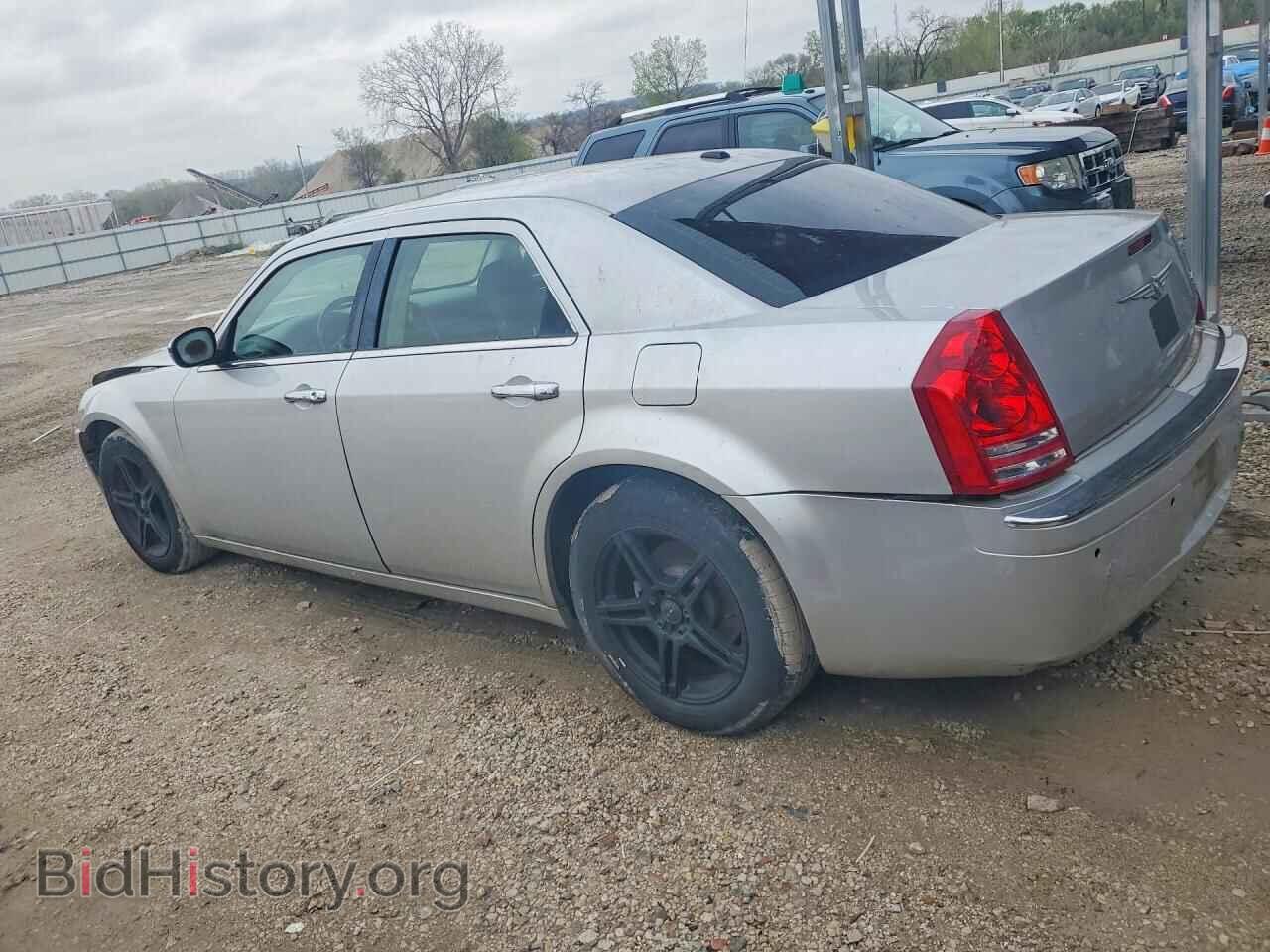2010 CHRYSLER 300 - VIN: 2C3CA6CT6AH145323 - Фото 2