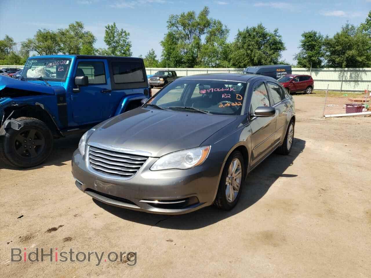 2012 CHRYSLER 200 - VIN: 1C3CCBABXCN208222 - Фото 2