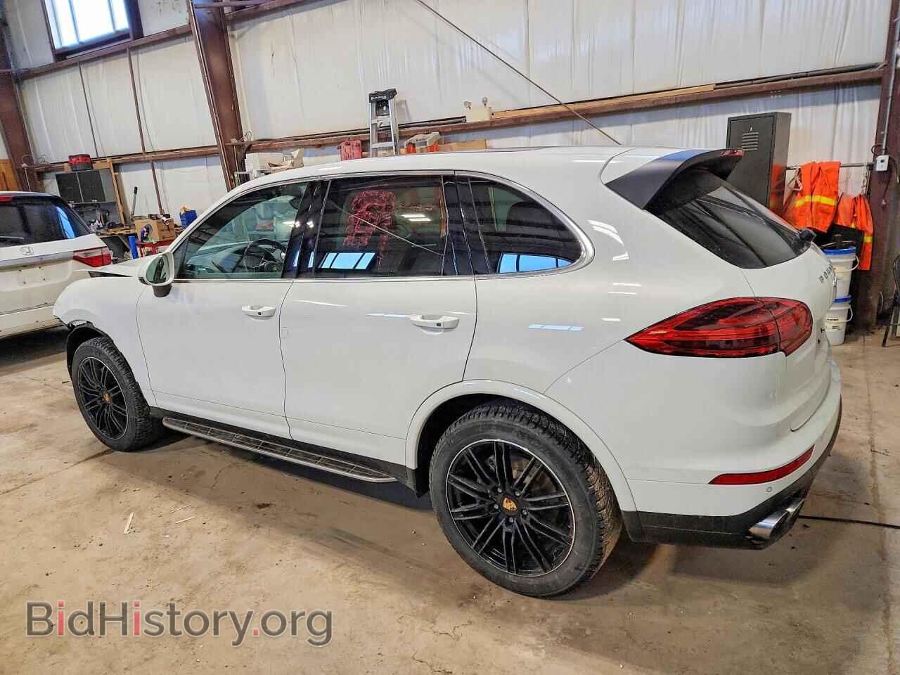 2016 PORSCHE CAYENNE - VIN: WP1AA2A20GLA04621 - Photo 2