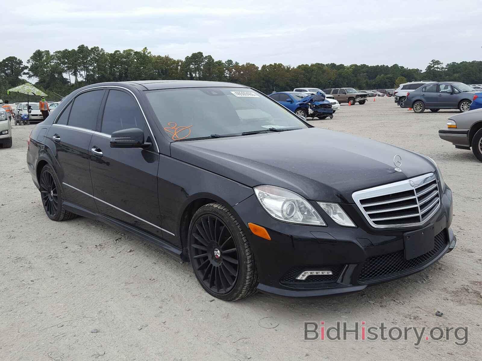 Photo WDDHF8HBXBA308320 - MERCEDES-BENZ E CLASS 2011