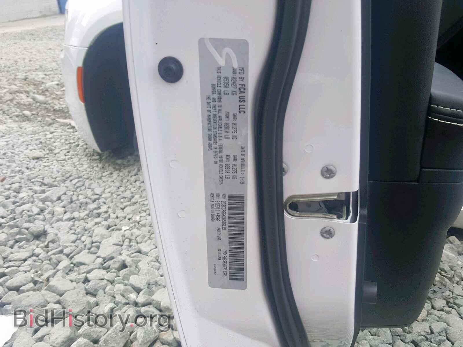 2019 CHRYSLER 300 - VIN: 2C3CCAGGXKH586139 - Фото 10