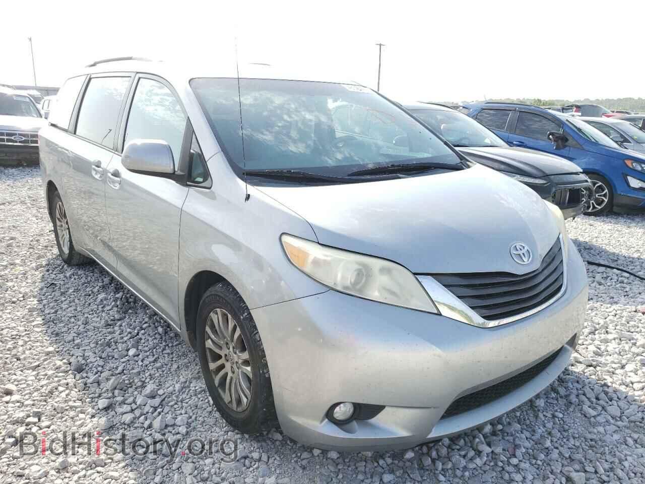 Photo 5TDYK3DC2BS039031 - TOYOTA SIENNA 2011
