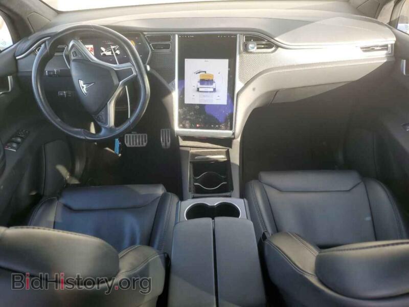 2017 Tesla MODEL X (VIN 5YJXCBE4XHF075038) — photo 8 of 13