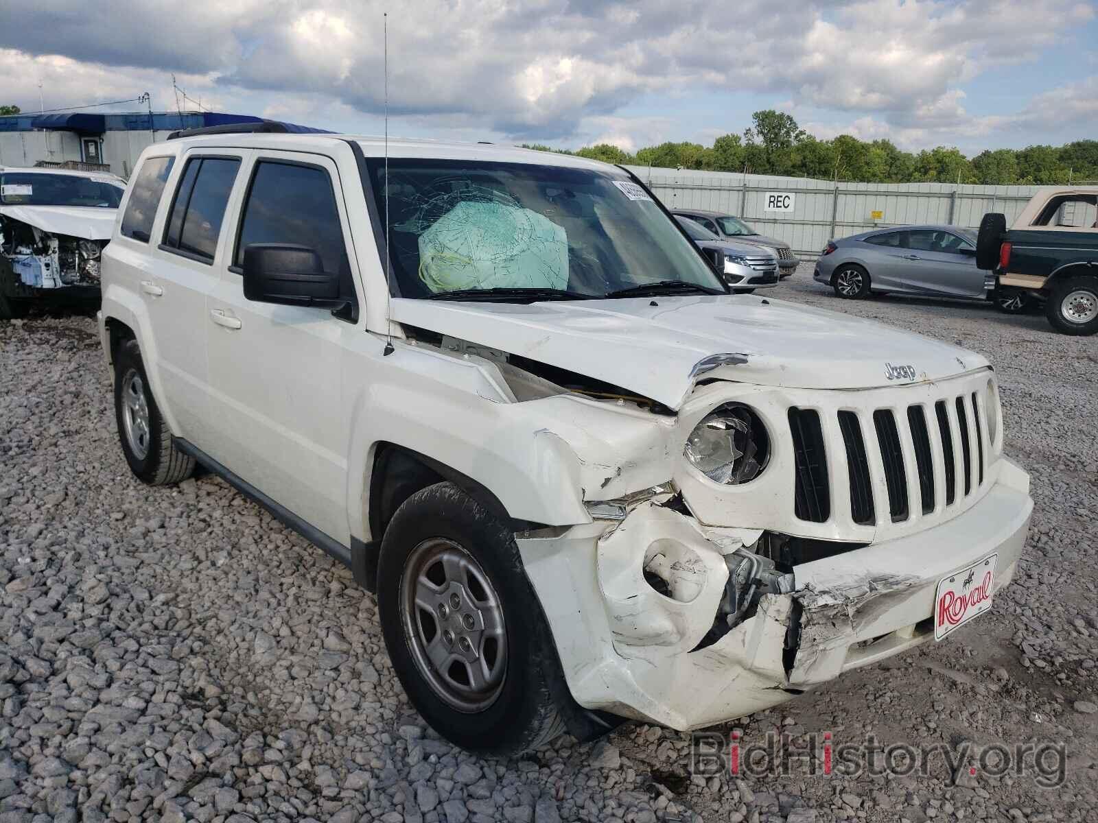 Фотография 1J4NT2GB0AD507677 - JEEP PATRIOT 2010