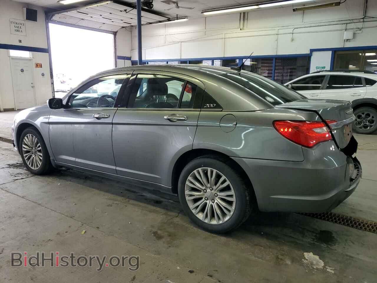 2013 CHRYSLER 200 - VIN: 1C3CCBCG2DN520741 - Фото 2