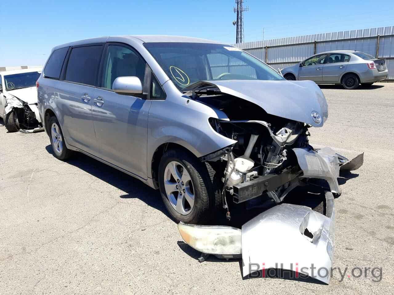 Photo 5TDKA3DC3CS015735 - TOYOTA SIENNA 2012