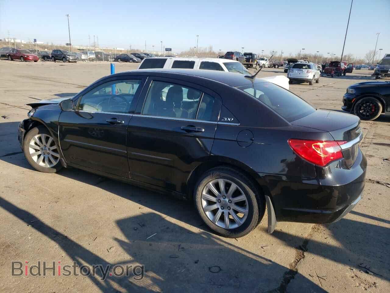 2011 CHRYSLER 200 - VIN: 1C3BC4FB2BN520209 - Фото 2