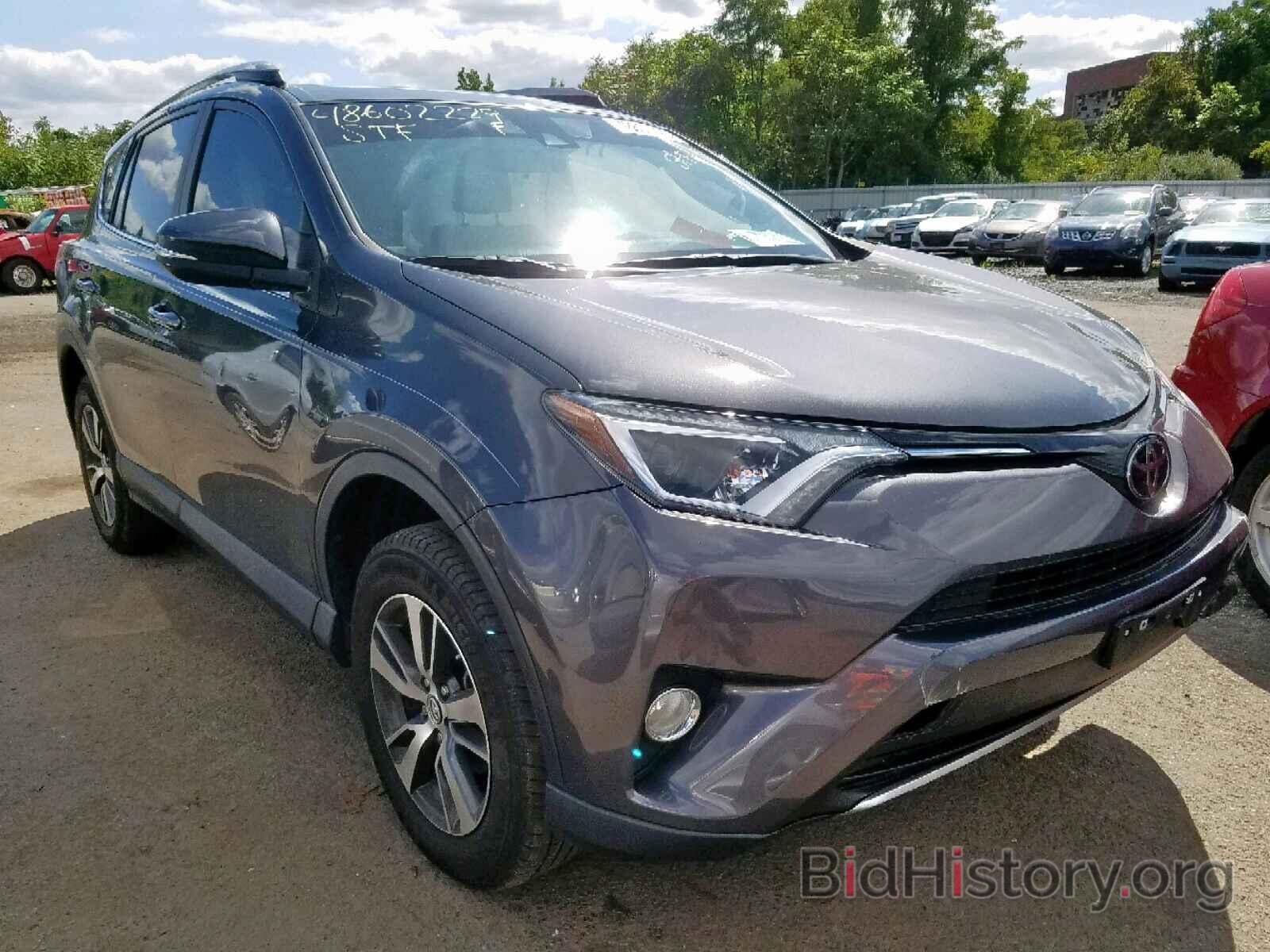 Photo 2T3RFREV3HW566126 - TOYOTA RAV4 XLE 2017