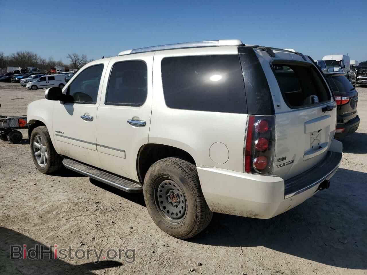 2011 GMC YUKON - VIN: 1GKS2EEF2BR243065 - Фото 2