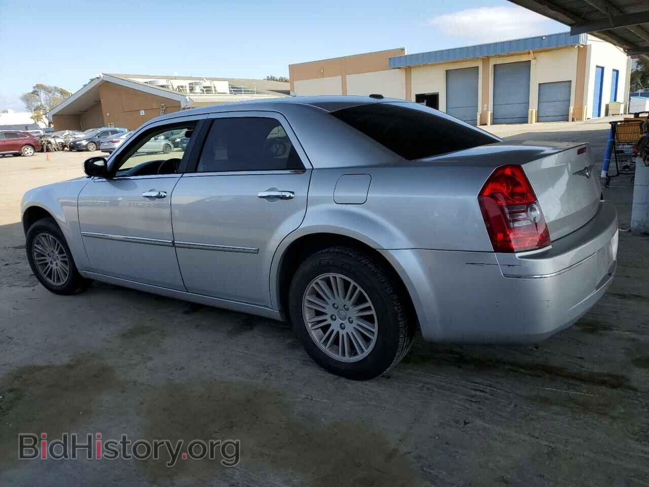 2010 CHRYSLER 300 - VIN: 2C3CA5CV5AH225207 - Фото 2