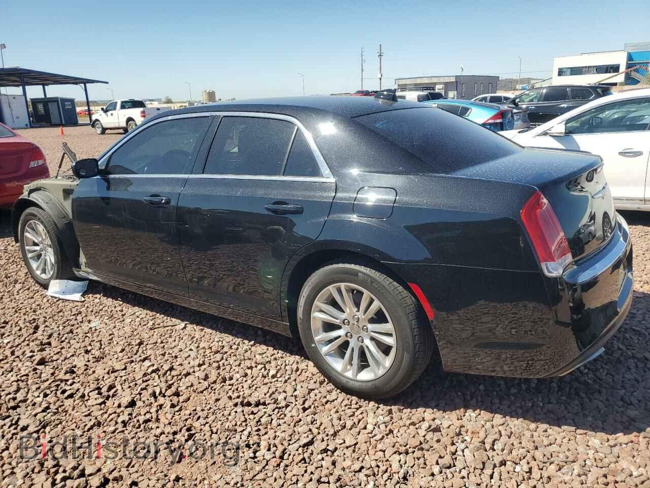 2019 CHRYSLER 300 - VIN: 2C3CCAAG2KH747219 - Фото 2