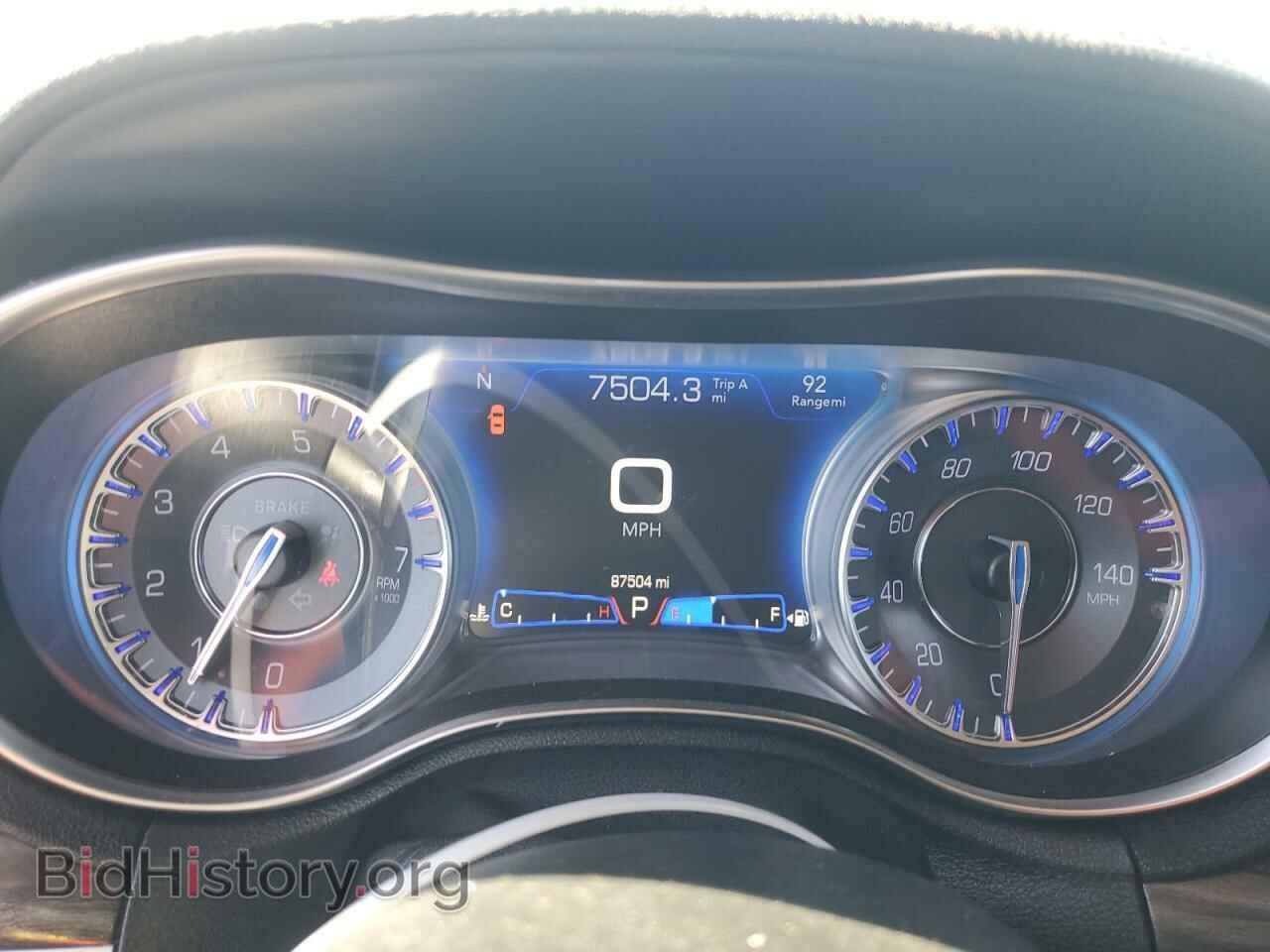 2019 CHRYSLER 300 - VIN: 2C3CCAAG2KH747219 - Фото 9