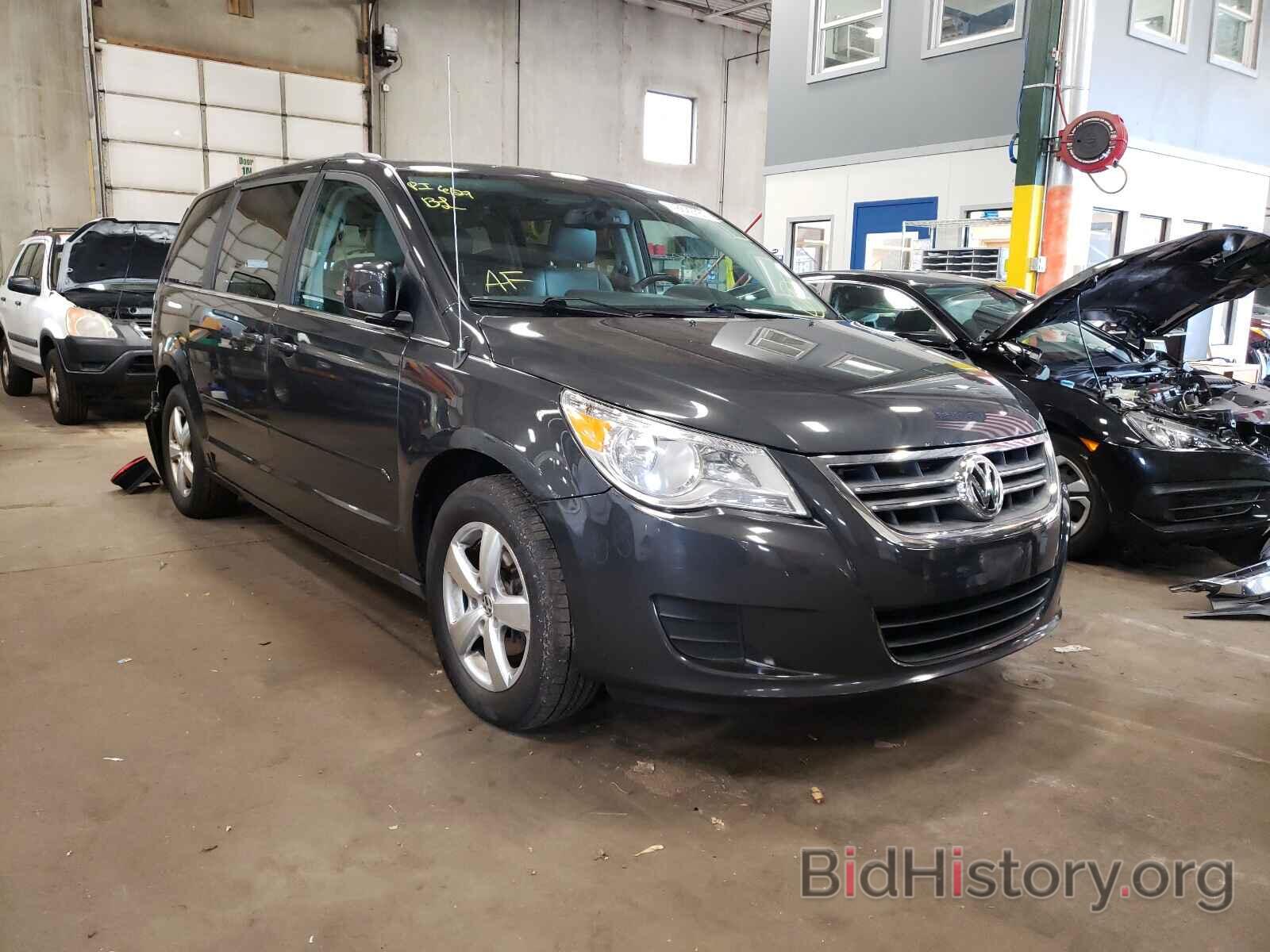 Photo 2V4RW3DG3BR669859 - VOLKSWAGEN ROUTAN 2011