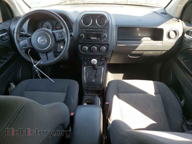 2011 Jeep COMPASS (VIN 1J4NF1FB4BD145423) — photo 8 of 13