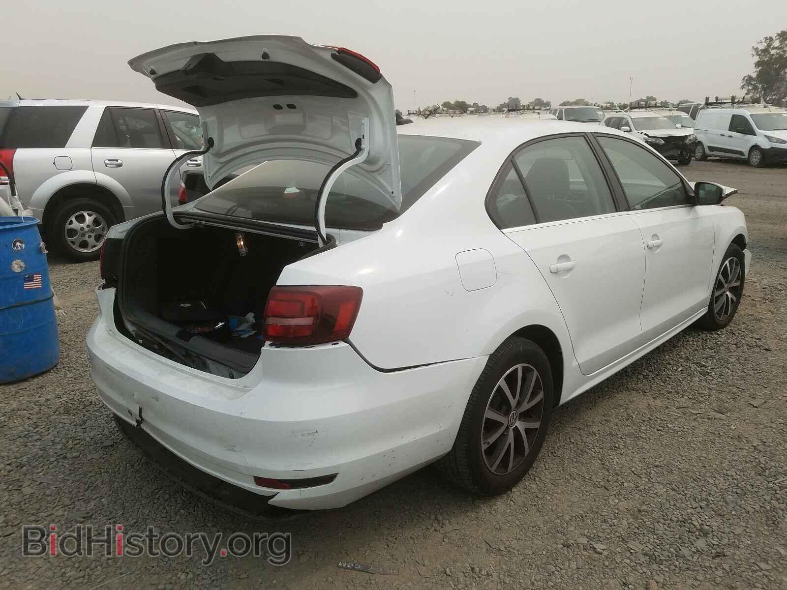 2017 VOLKSWAGEN JETTA - VIN: 3VWDB7AJ6HM338505 - Photo 4