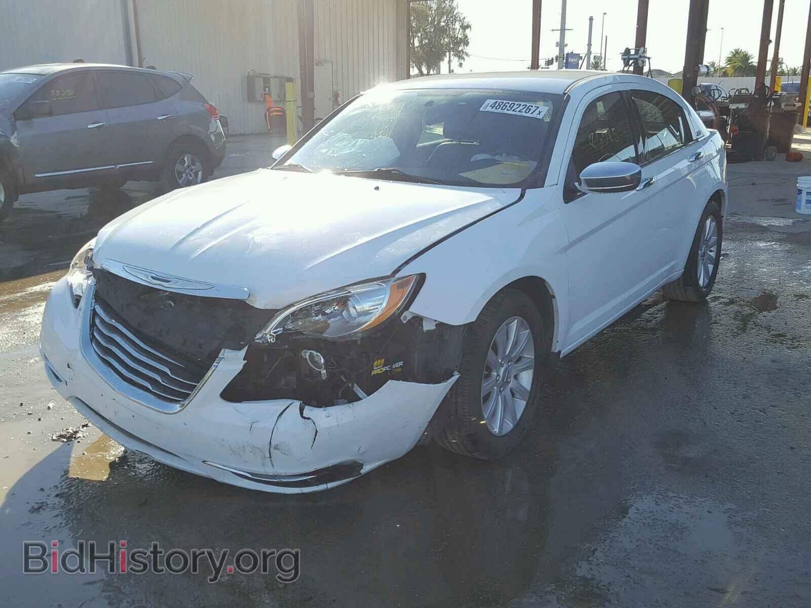 2013 CHRYSLER 200 - VIN: 1C3CCBCG8DN559737 - Фото 2