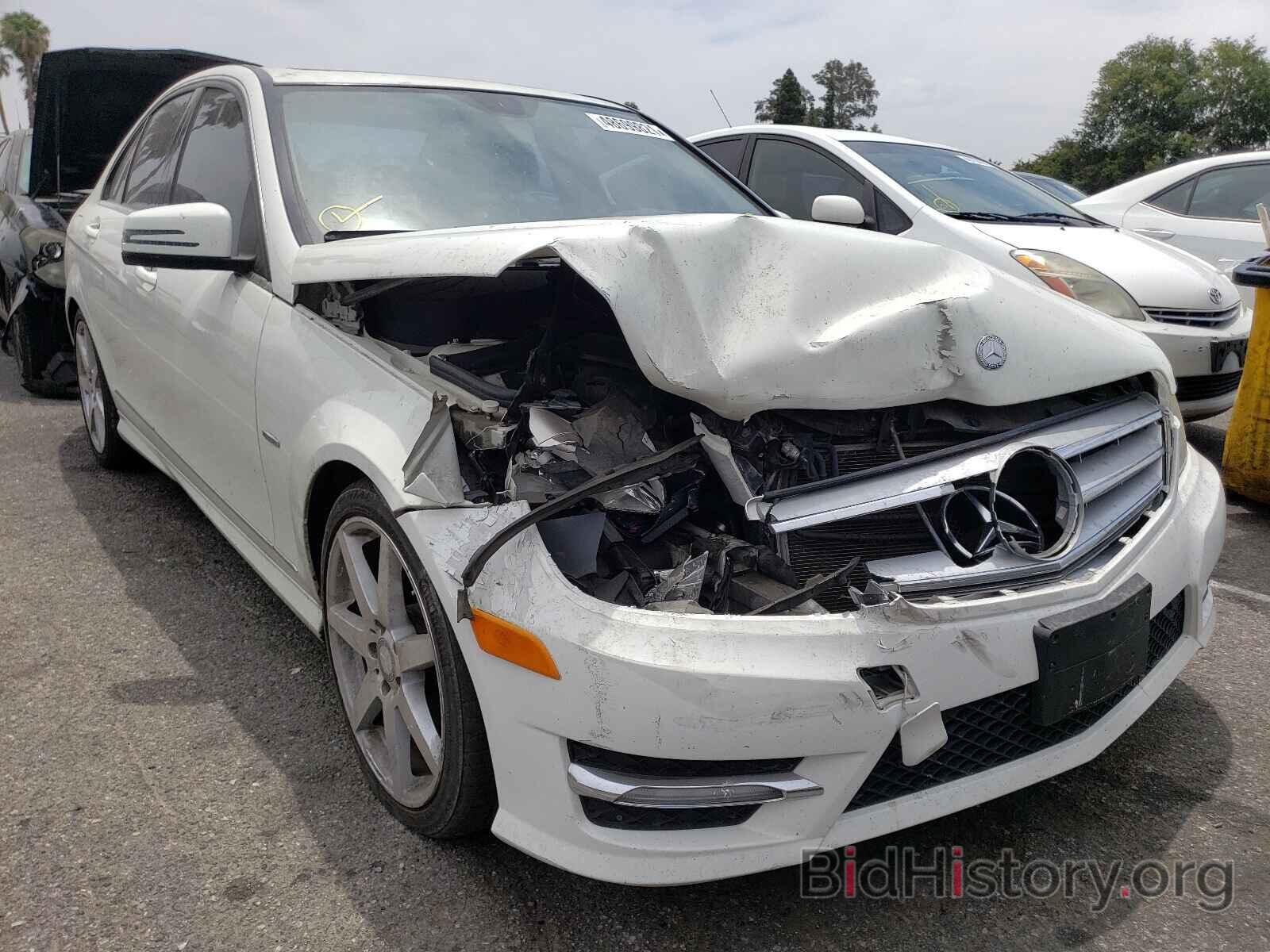 Photo WDDGF4HB3CR214318 - MERCEDES-BENZ C CLASS 2012