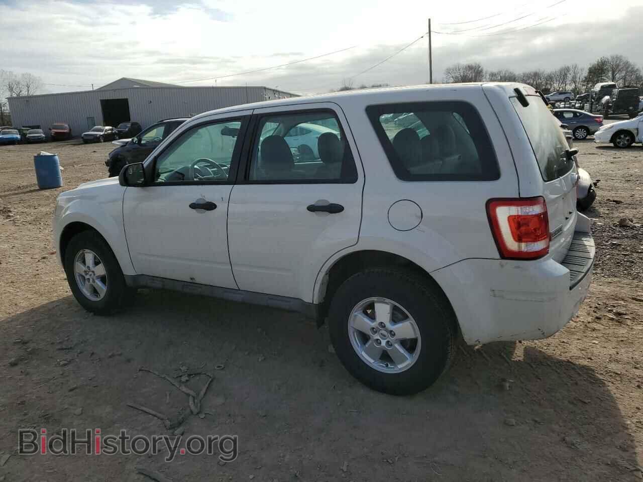 2010 FORD ESCAPE - VIN: 1FMCU0C74AKB93944 - Фото 2
