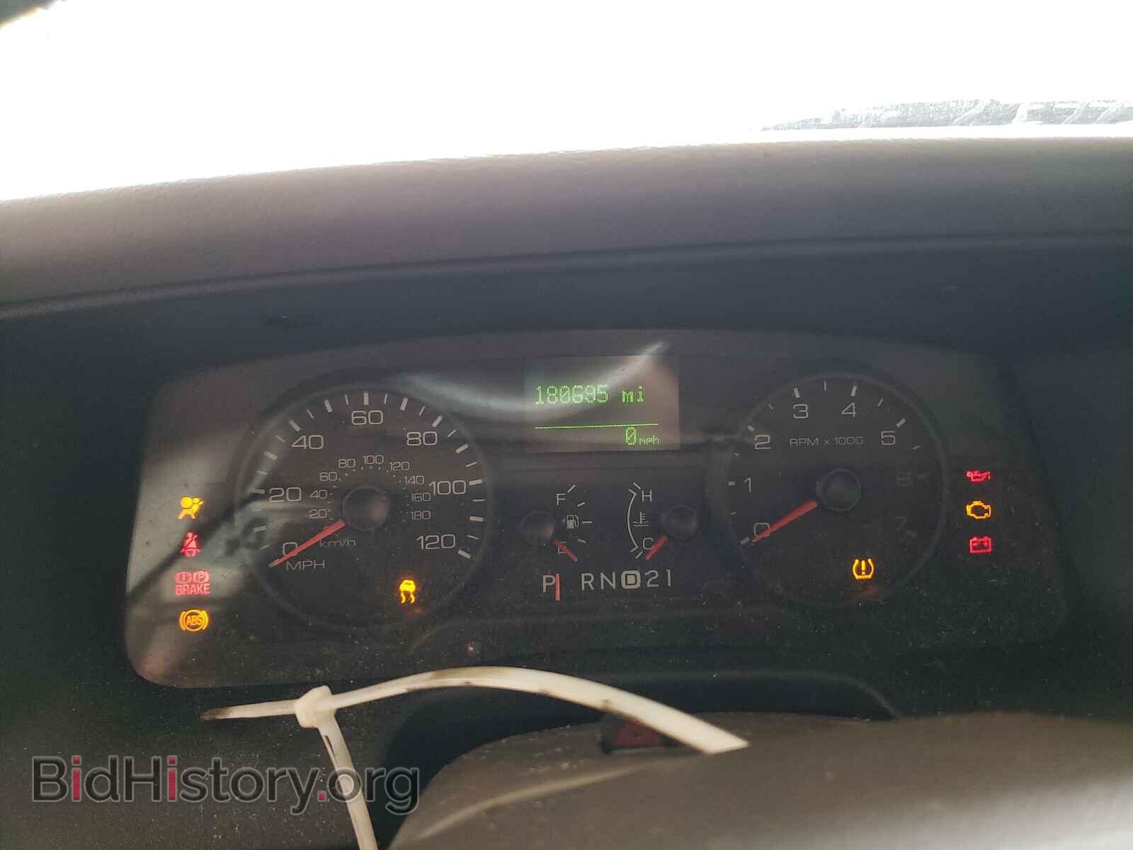 2011 FORD CROWN VIC - VIN: 2FABP7EV3BX174995 - Фото 8