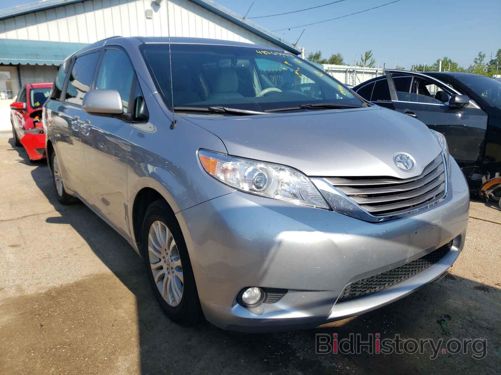 Photo 5TDYK3DC2BS084101 - TOYOTA SIENNA 2011