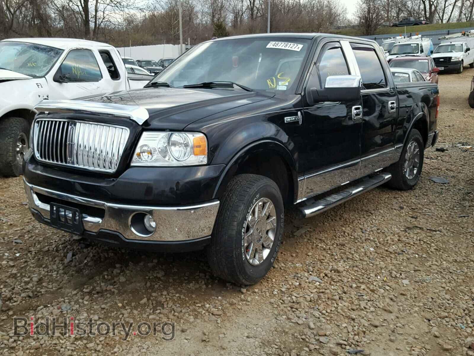 2006 LINCOLN MARK LT - VIN: 5LTPW185X6FJ21172 - Фото 2