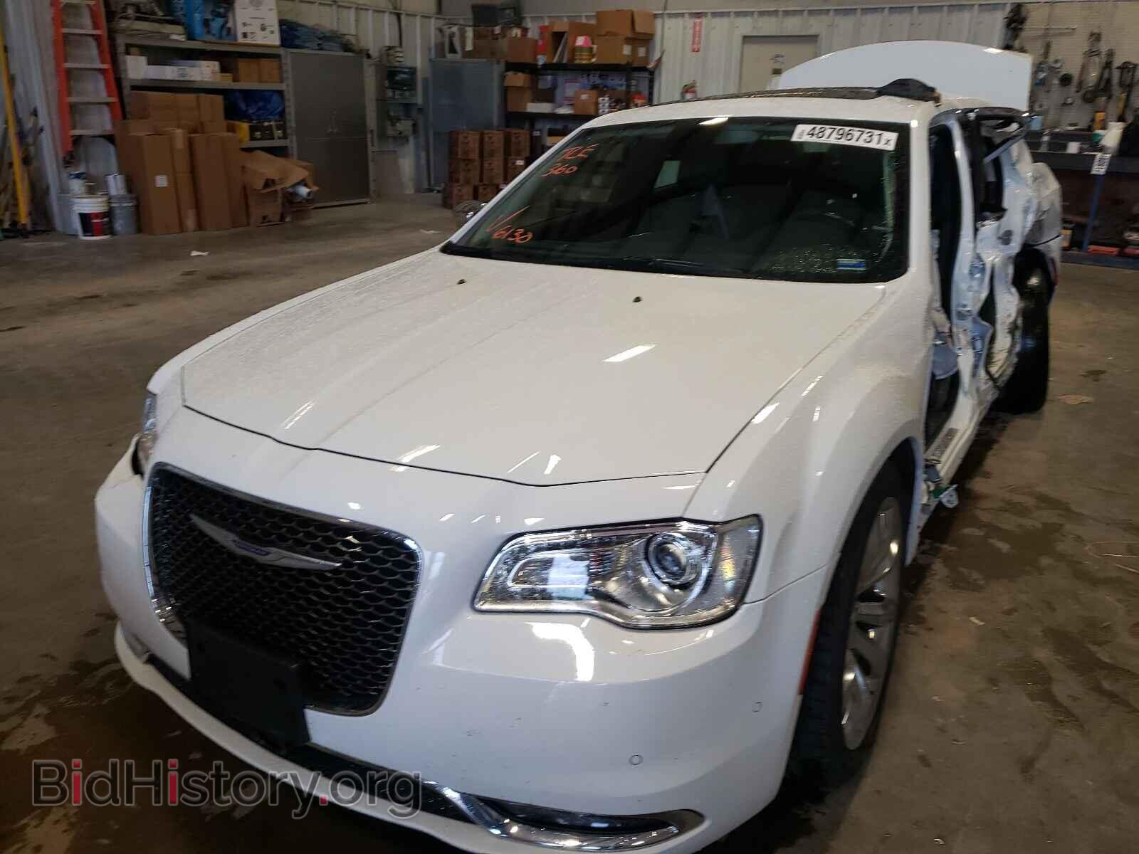 2019 CHRYSLER 300 - VIN: 2C3CCAEG4KH705824 - Фото 2