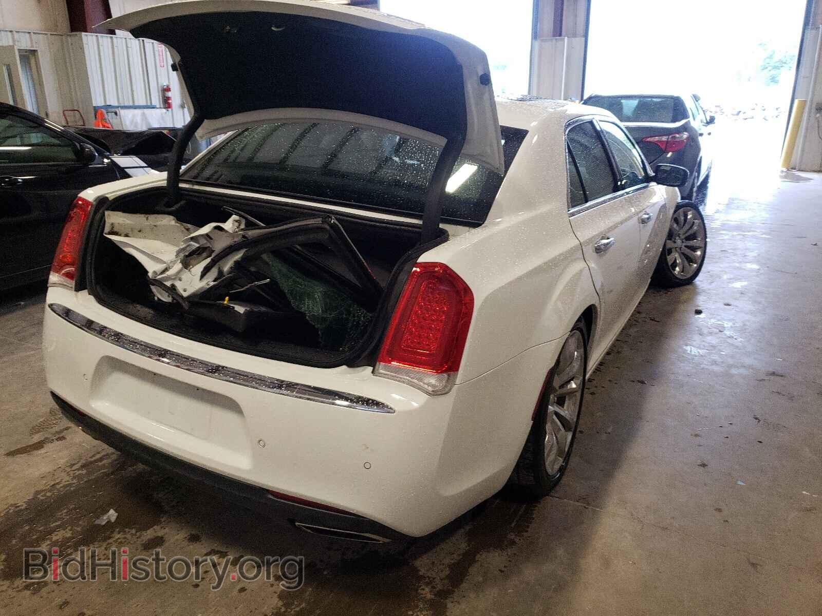 2019 CHRYSLER 300 - VIN: 2C3CCAEG4KH705824 - Фото 4