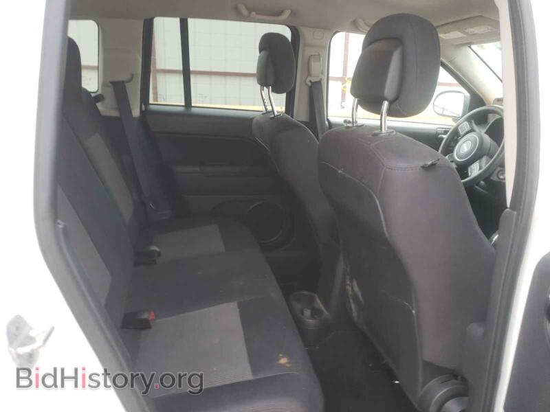 2012 Jeep COMPASS (VIN 1C4NJDBB6CD576147) — фото 6 из 10
