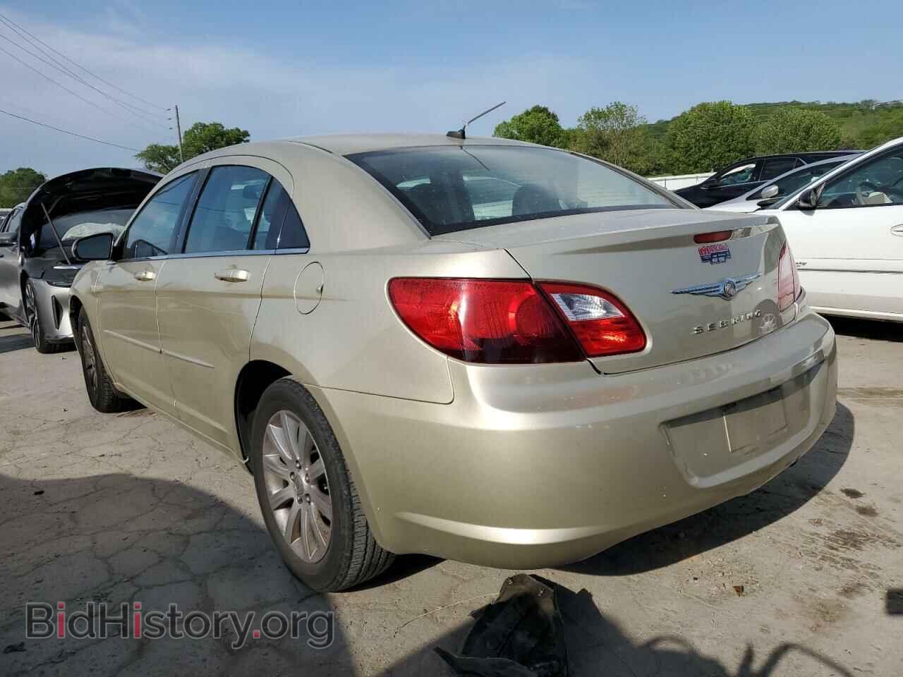 2010 CHRYSLER SEBRING - VIN: 1C3CC5FD3AN199694 - Фото 2