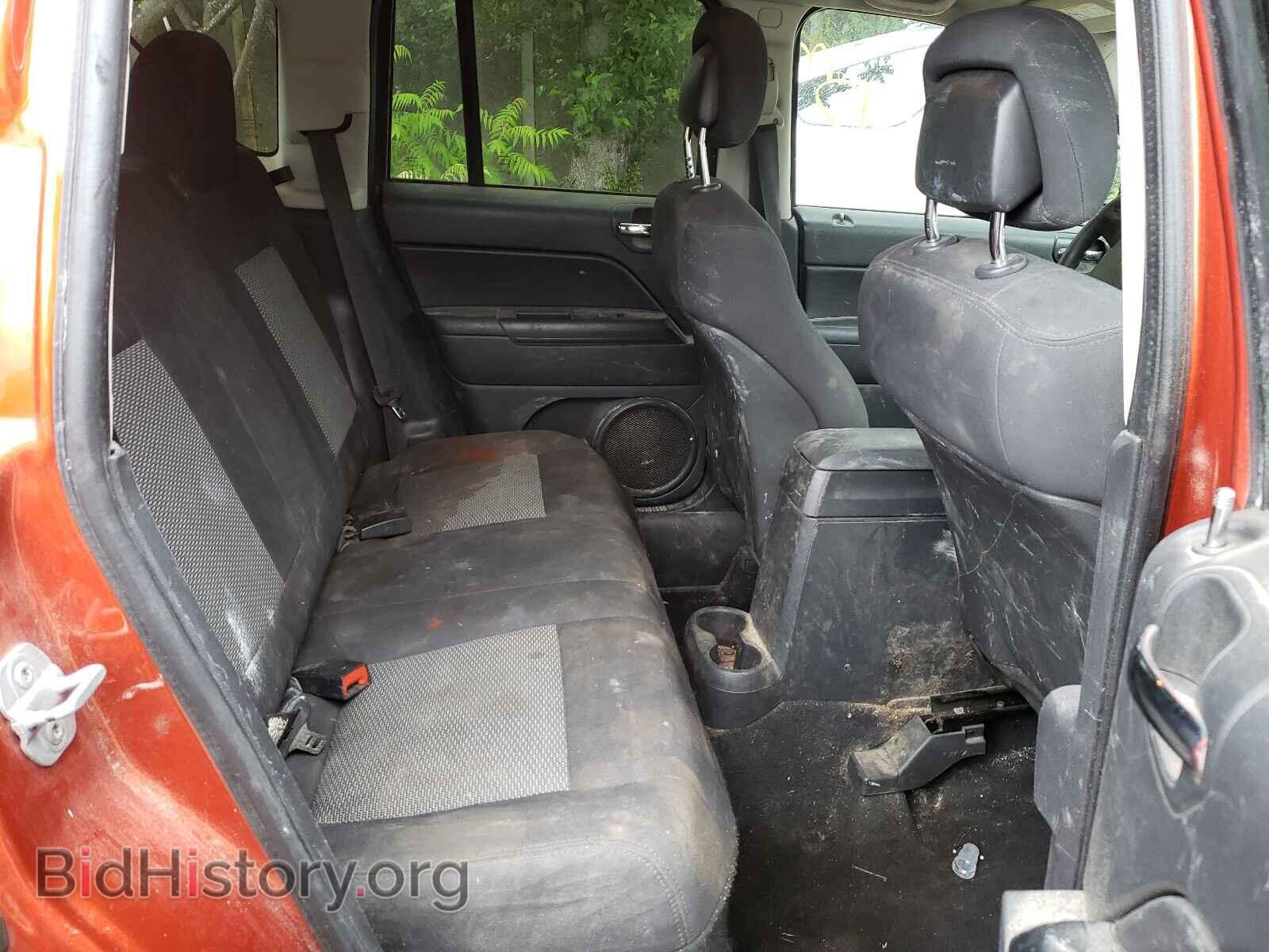 2010 JEEP COMPASS - VIN: 1J4NT4FB2AD578733 - Photo 6
