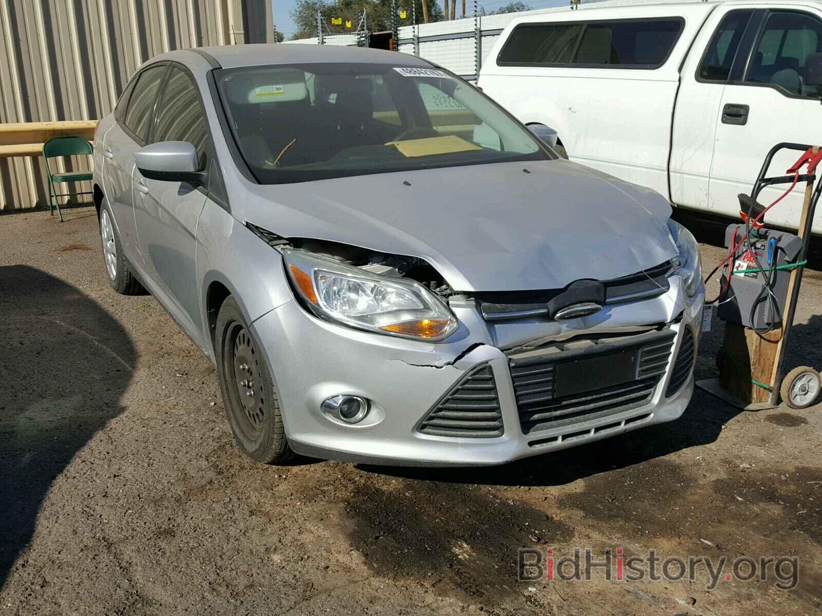 Photo 1FAHP3F2XCL185613 - FORD FOCUS 2012