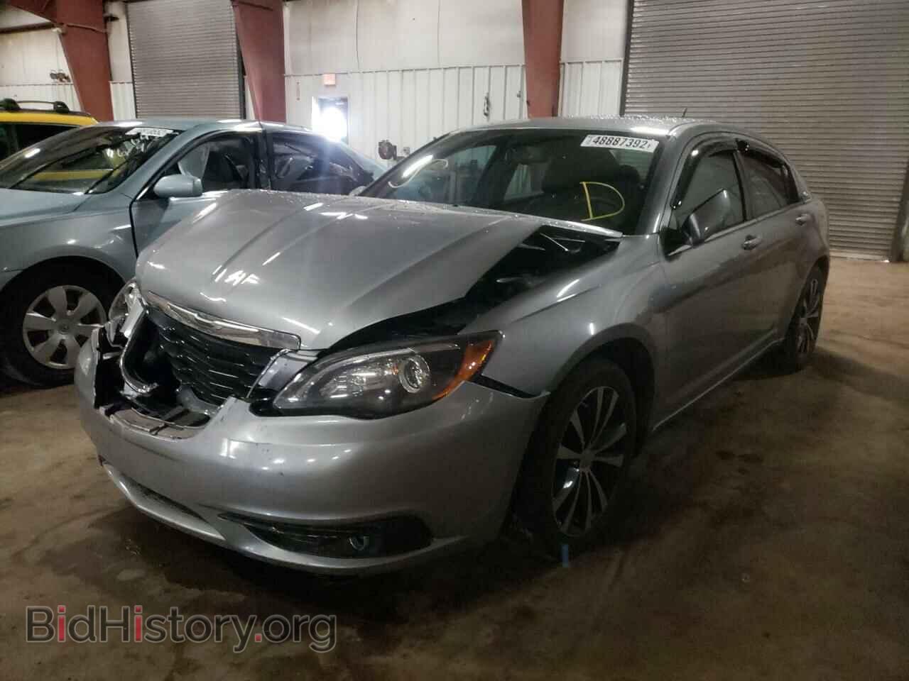 2013 CHRYSLER 200 - VIN: 1C3CCBCG1DN655564 - Фото 2