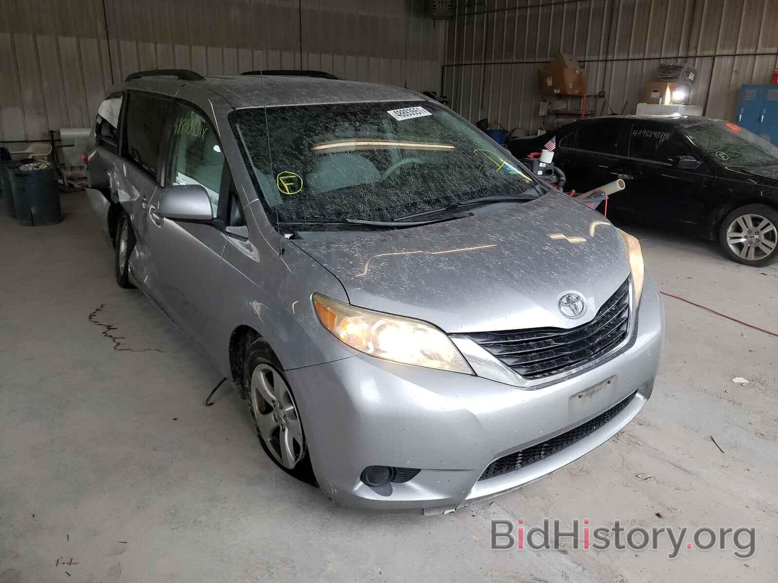 Фотография 5TDKK3DC6BS081417 - TOYOTA SIENNA 2011