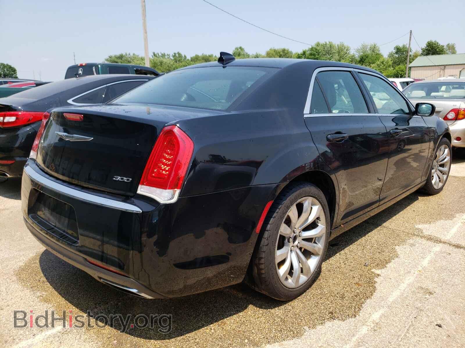 2017 CHRYSLER 300 - VIN: 2C3CCAAG2HH647002 - Фото 4
