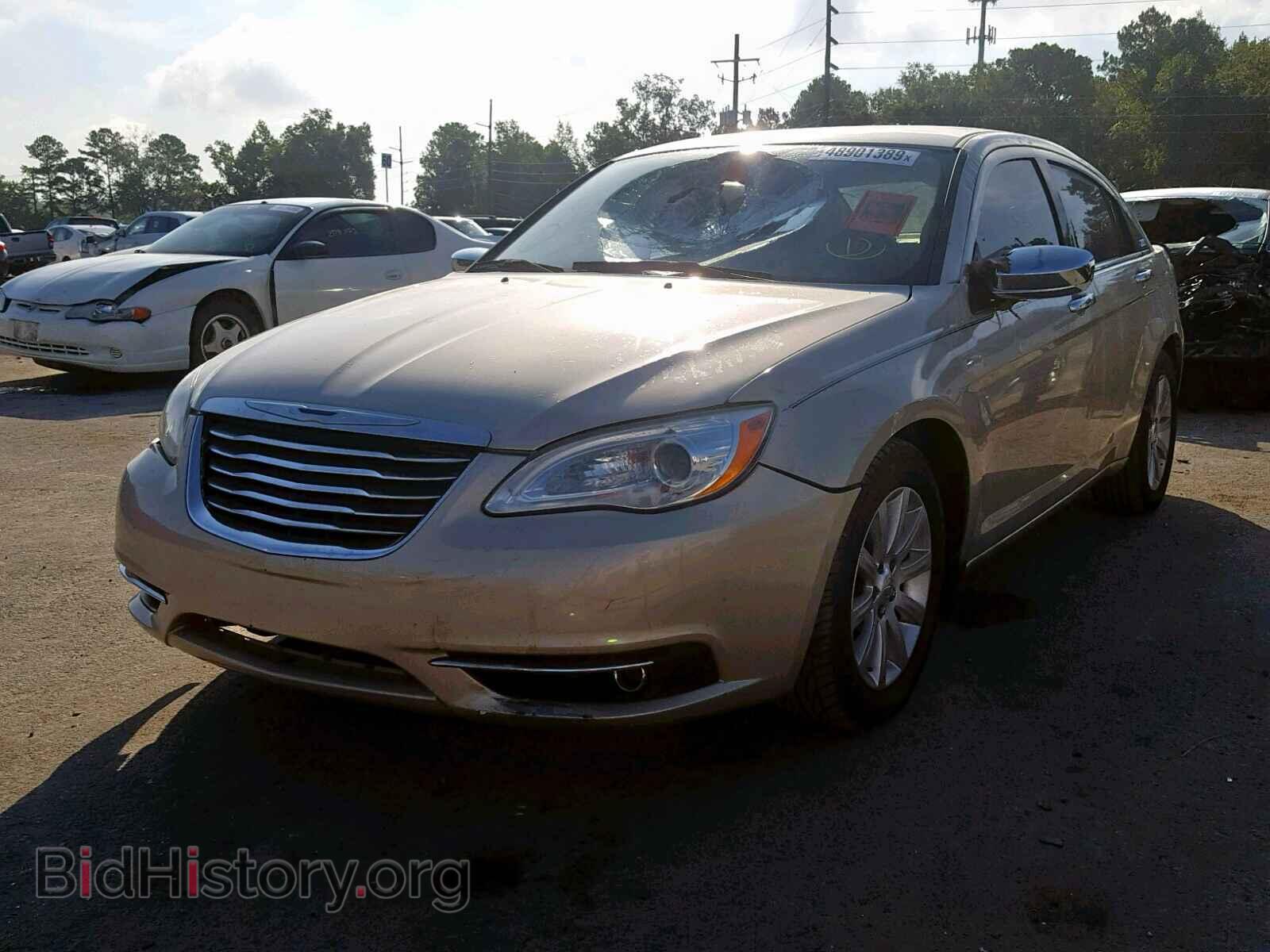 2013 CHRYSLER 200 - VIN: 1C3CCBCG8DN706784 - Фото 2