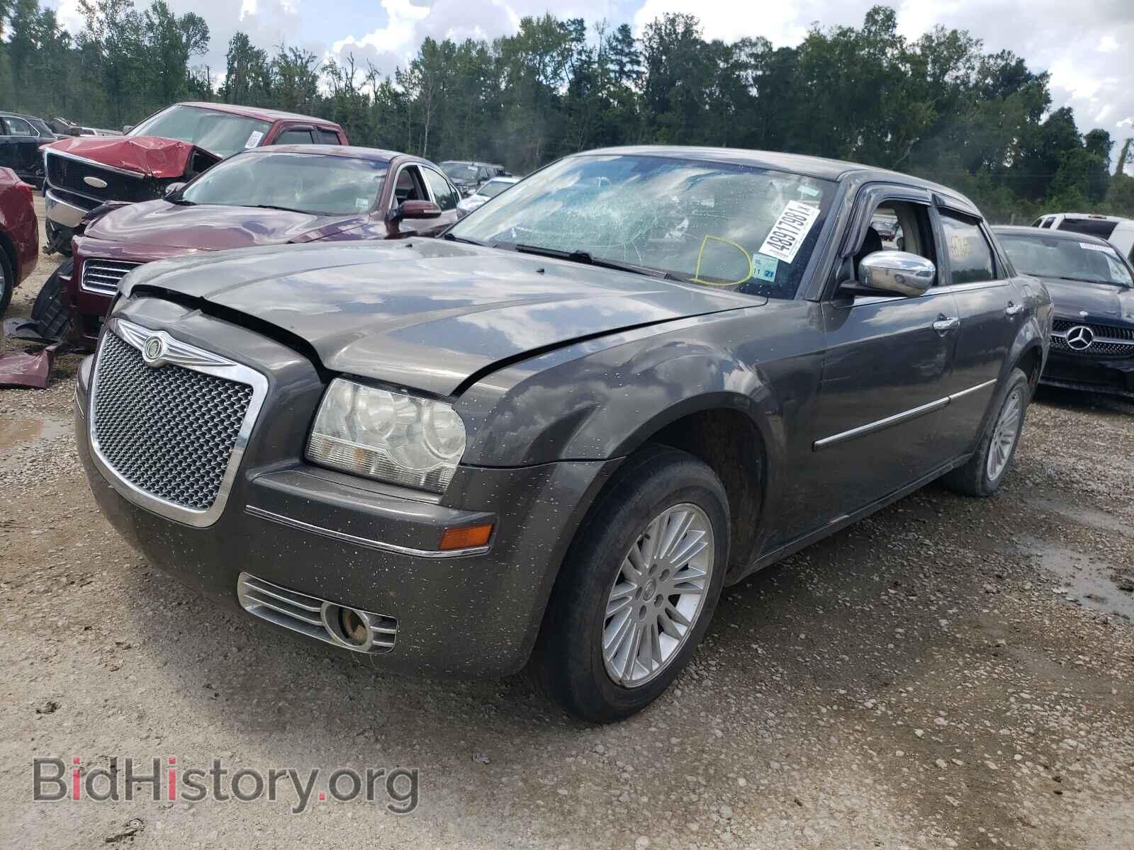 2010 CHRYSLER 300 - VIN: 2C3CA5CV2AH241610 - Фото 2