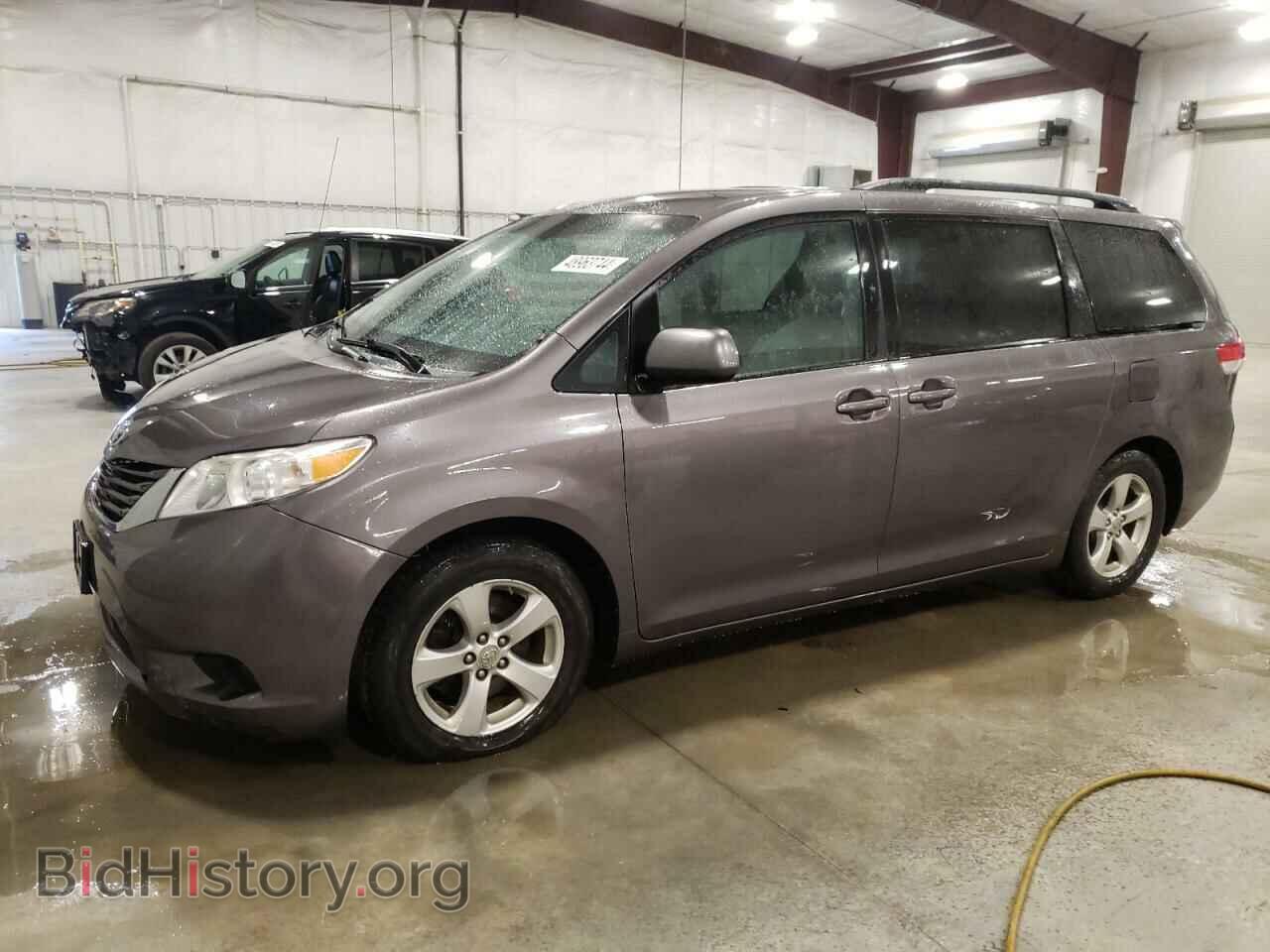 Photo 5TDKK3DC5BS029812 - TOYOTA SIENNA 2011