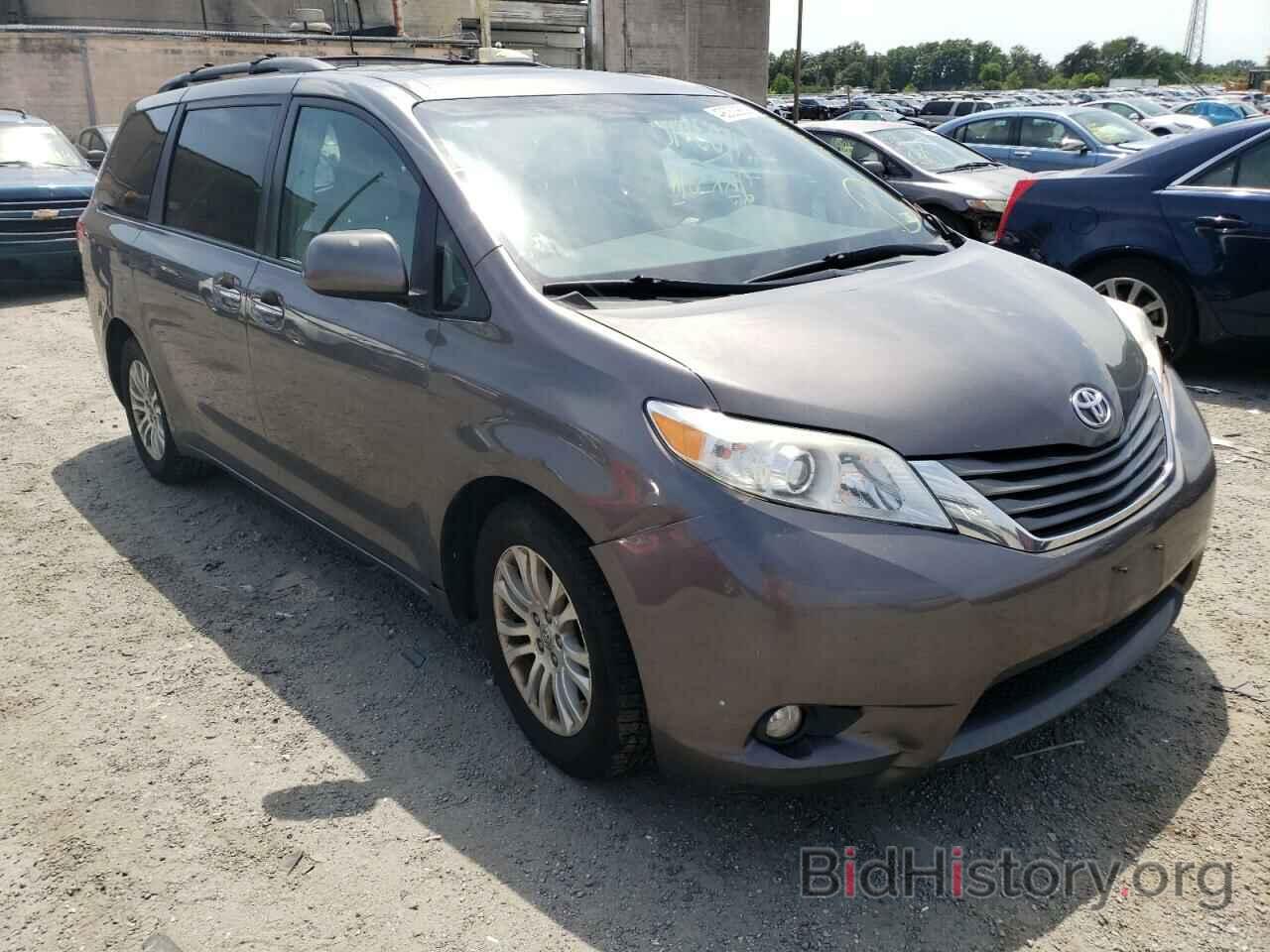 Фотография 5TDYK3DC1BS164005 - TOYOTA SIENNA 2011