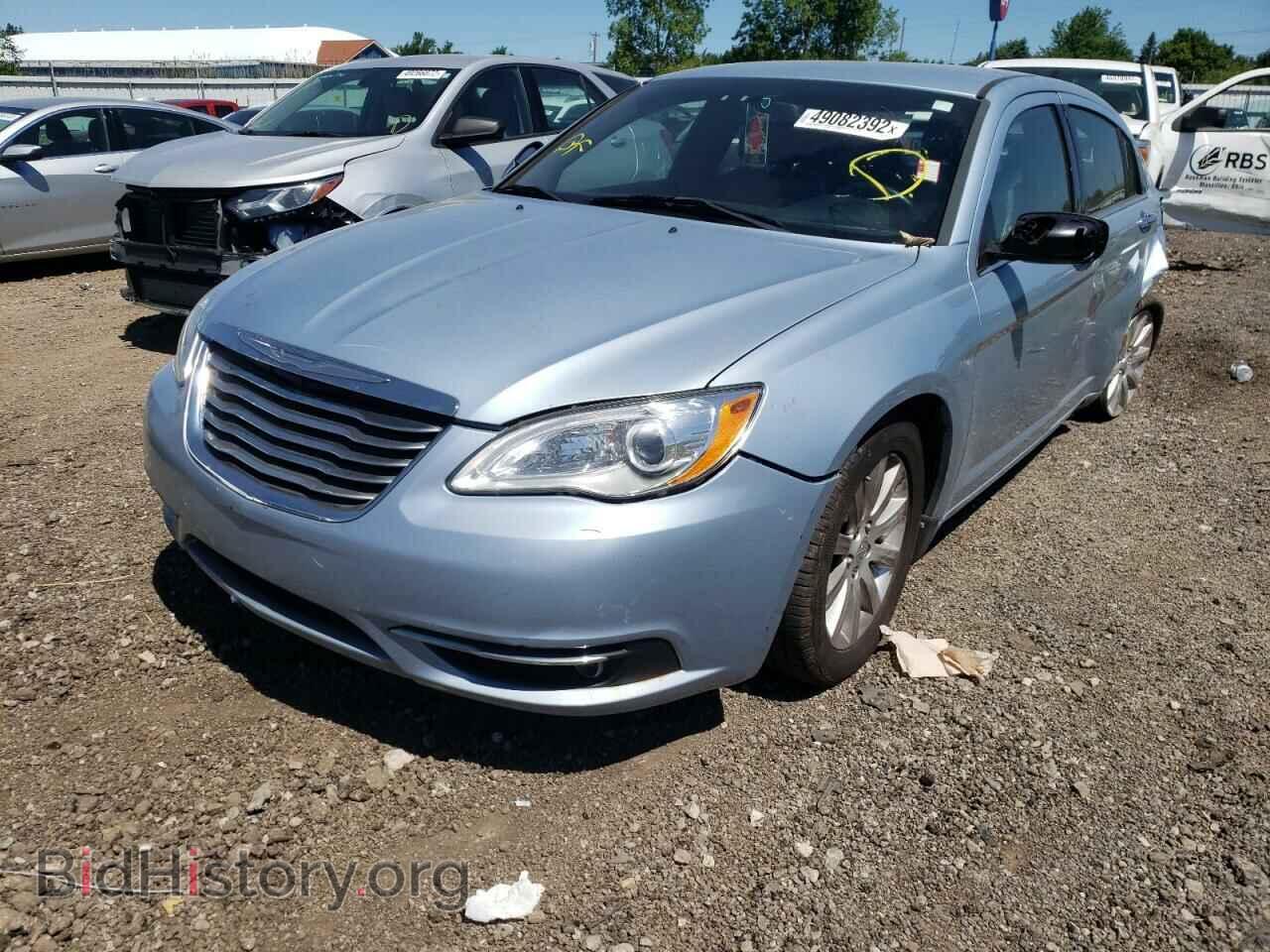 2013 CHRYSLER 200 - VIN: 1C3CCBCG3DN743998 - Фото 2