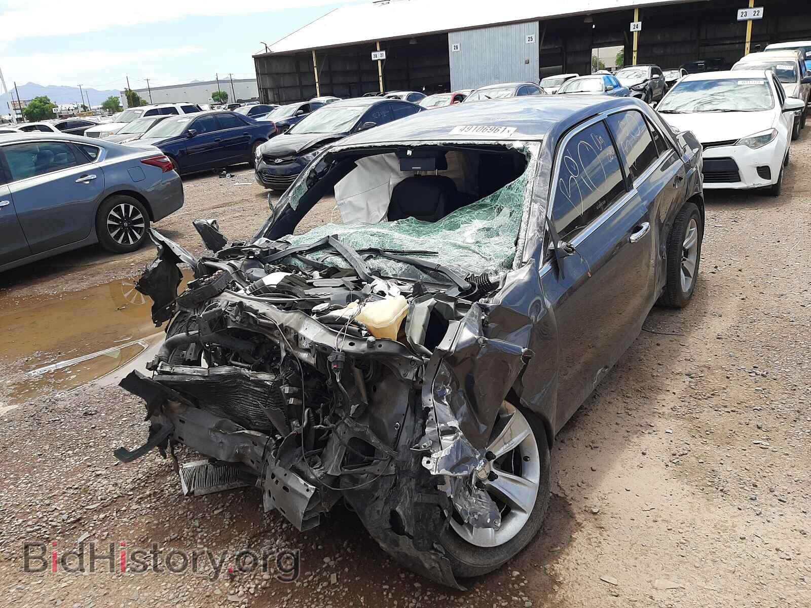 2013 CHRYSLER 300 - VIN: 2C3CCAAG9DH588217 - Фото 2