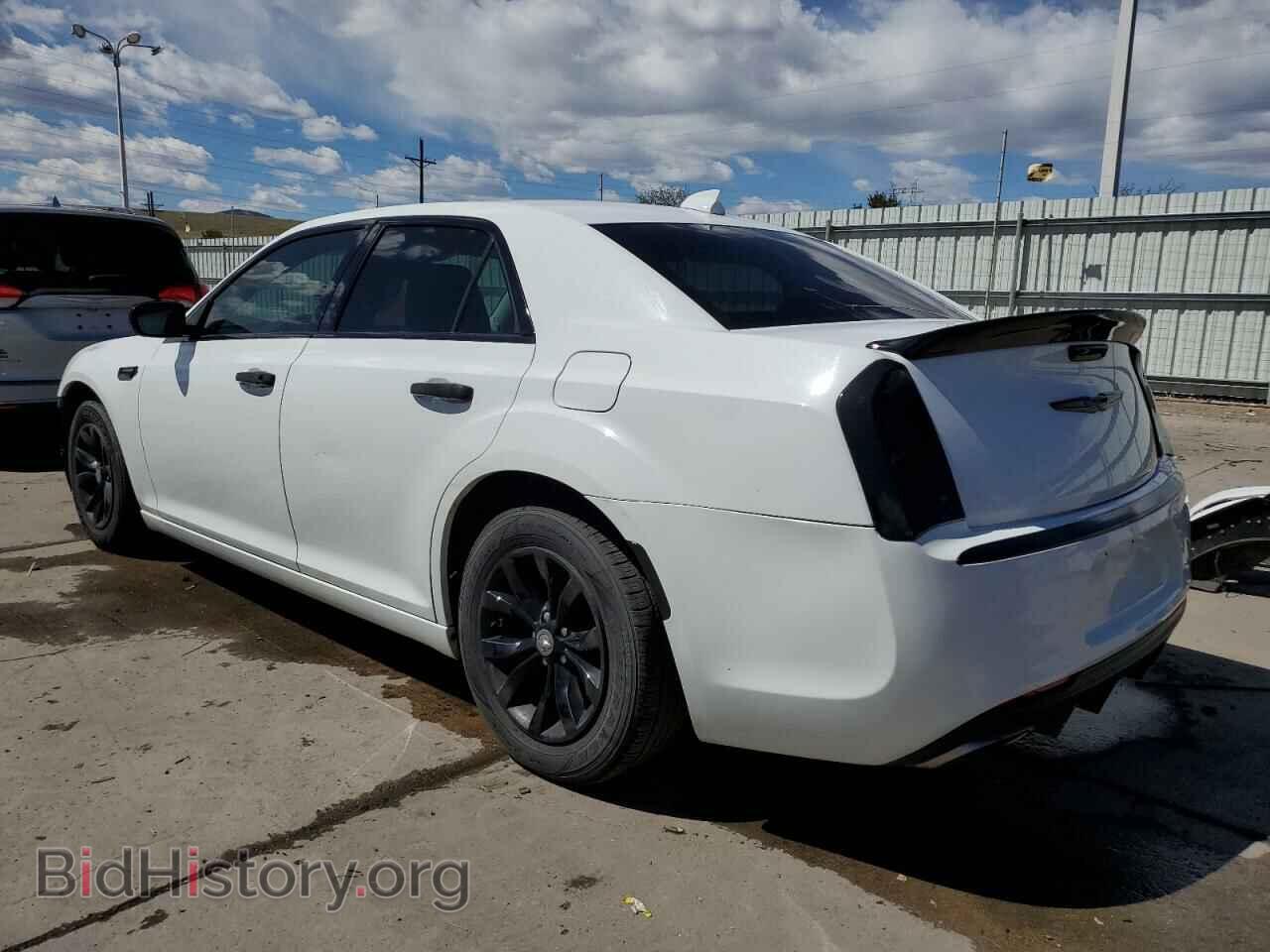 2015 CHRYSLER 300 - VIN: 2C3CCAAG7FH932081 - Фото 2