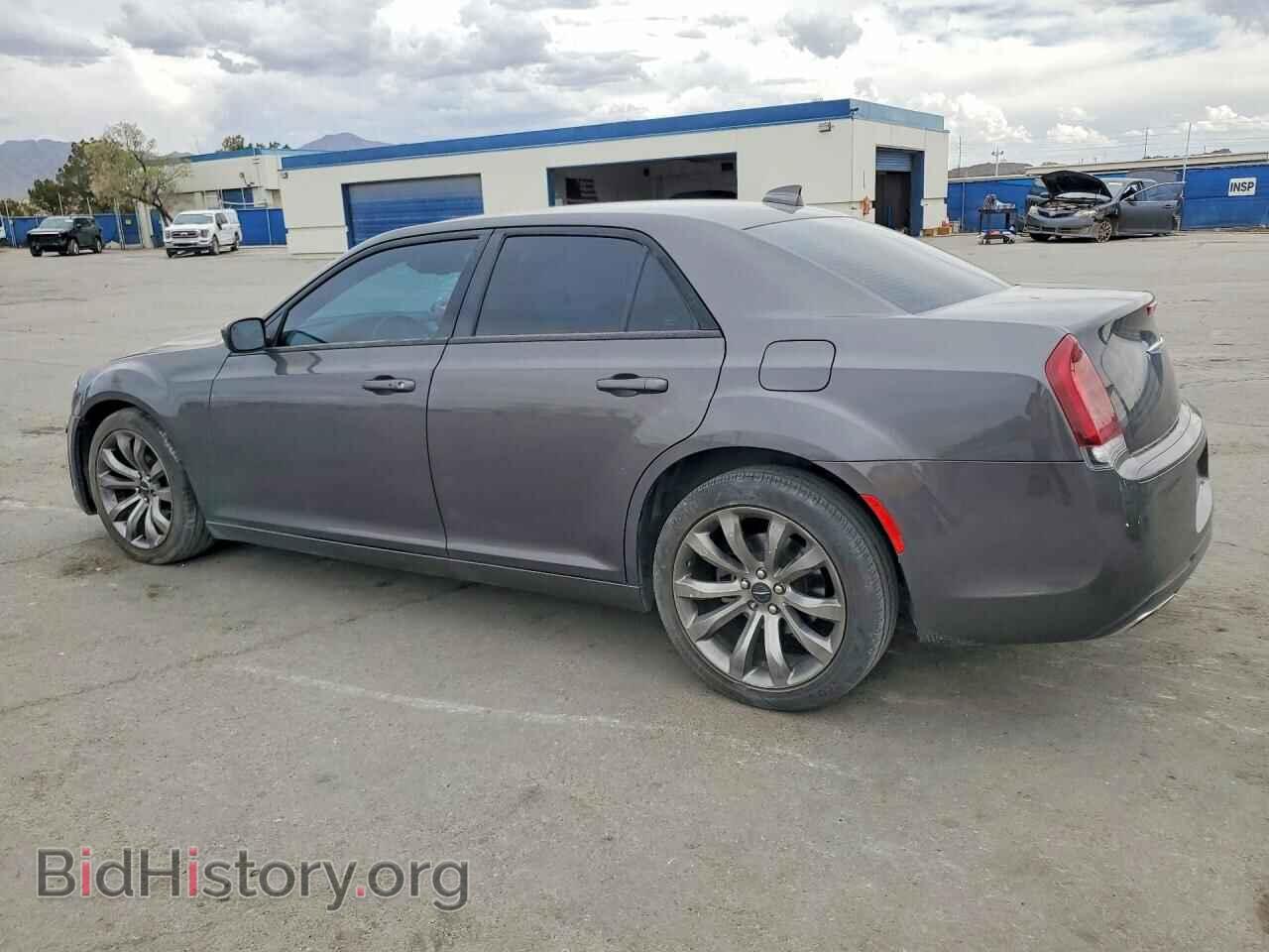 2019 CHRYSLER 300 - VIN: 2C3CCABG2KH708211 - Photo 2