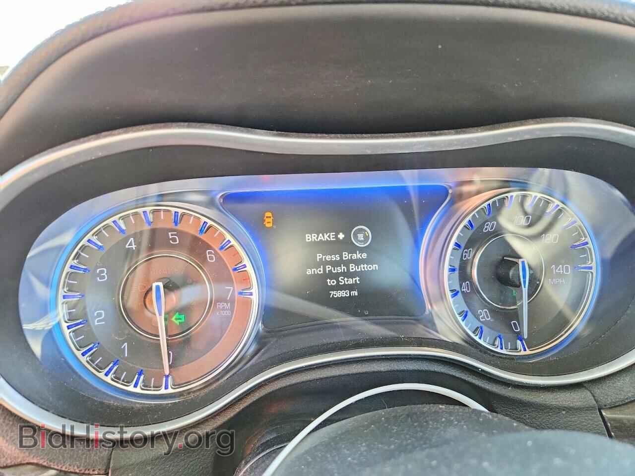 2016 CHRYSLER 300 - VIN: 2C3CCAAG4GH189445 - Фото 9