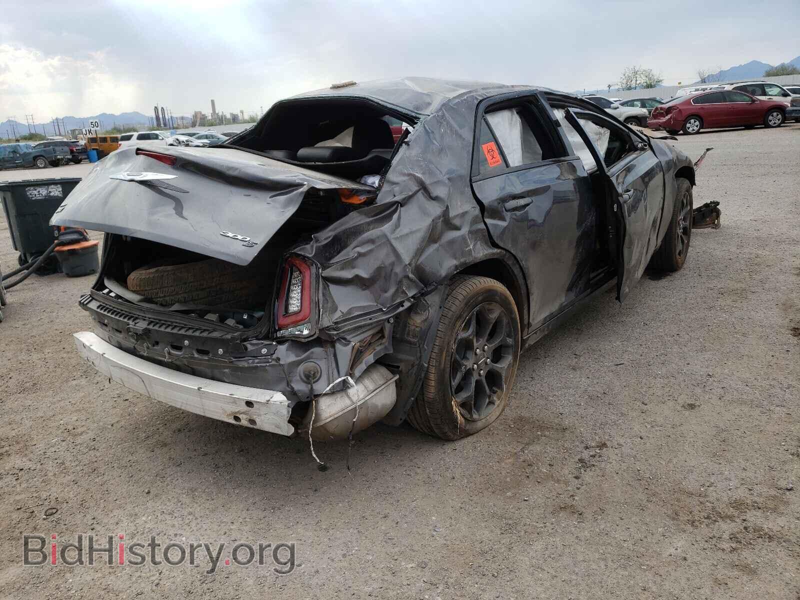 2019 CHRYSLER 300 - VIN: 2C3CCAGG6KH539657 - Фото 4