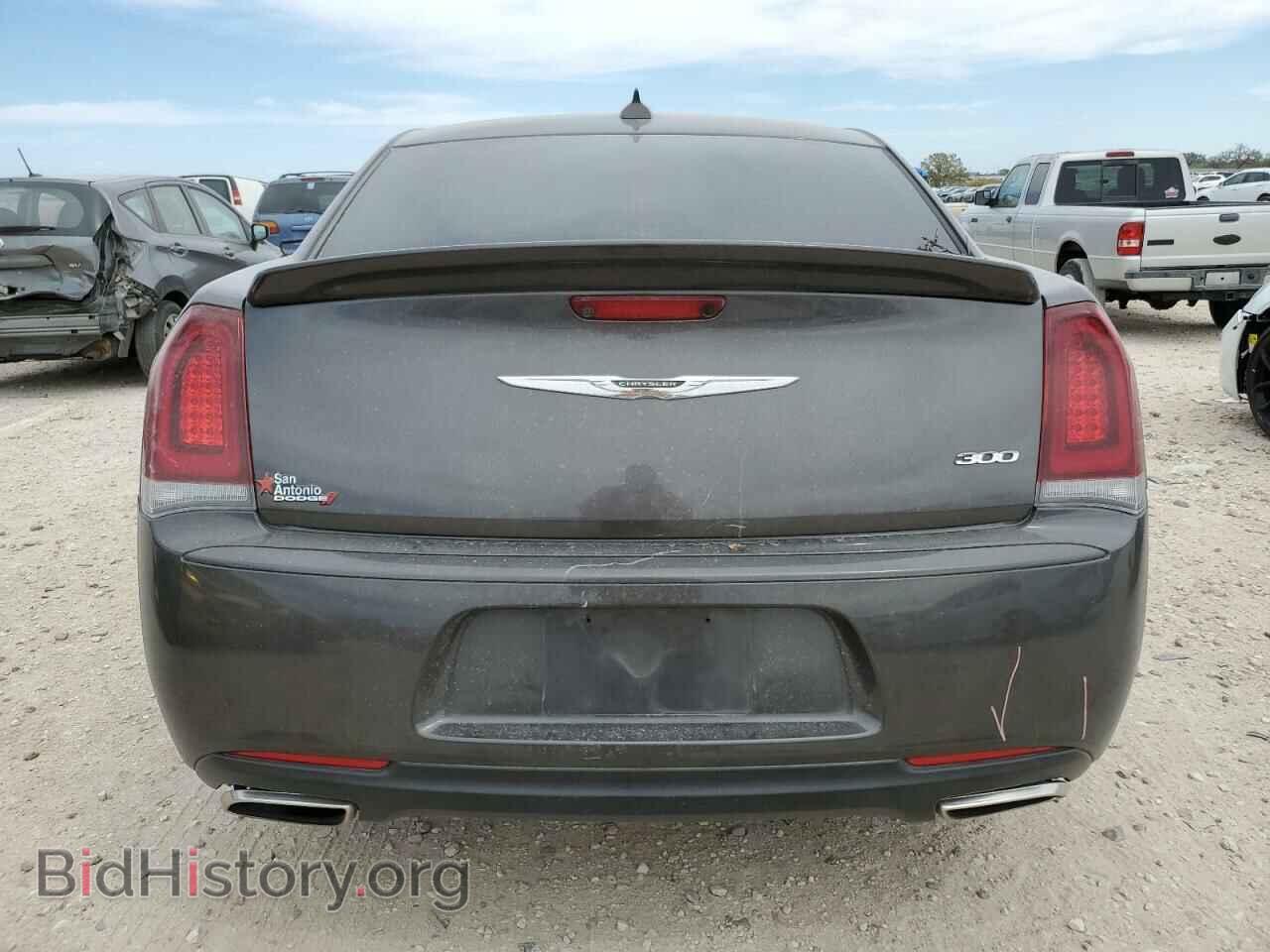 2019 CHRYSLER 300 - VIN: 2C3CCAAG8KH602041 - Фото 6