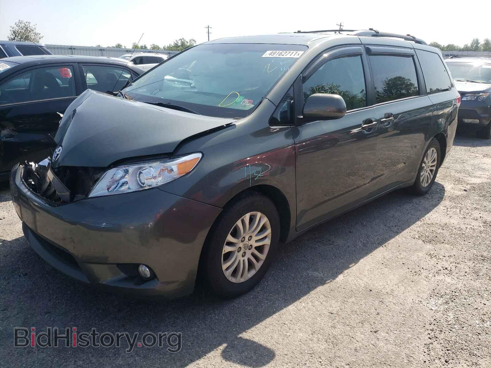 2013 TOYOTA SIENNA - VIN: 5TDYK3DC8DS386852 - Фото 2