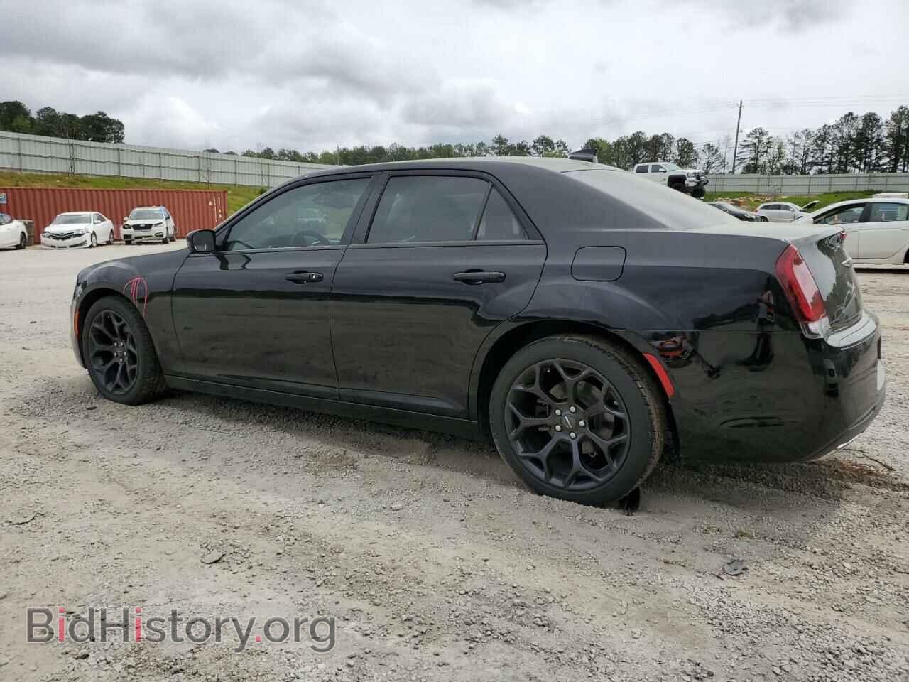 2019 CHRYSLER 300 - VIN: 2C3CCAAG0KH590600 - Фото 2
