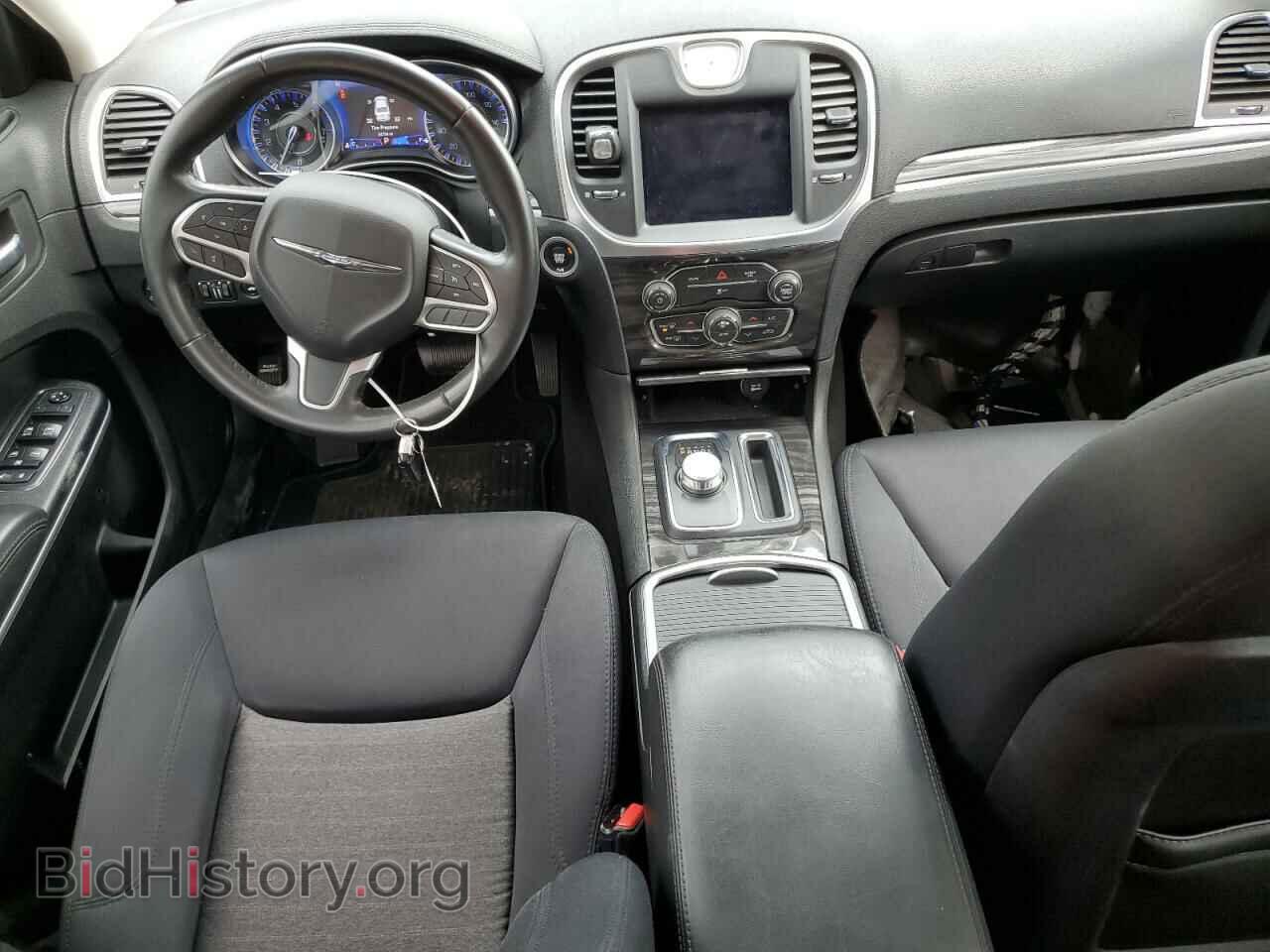 2019 CHRYSLER 300 - VIN: 2C3CCAAG0KH590600 - Фото 8