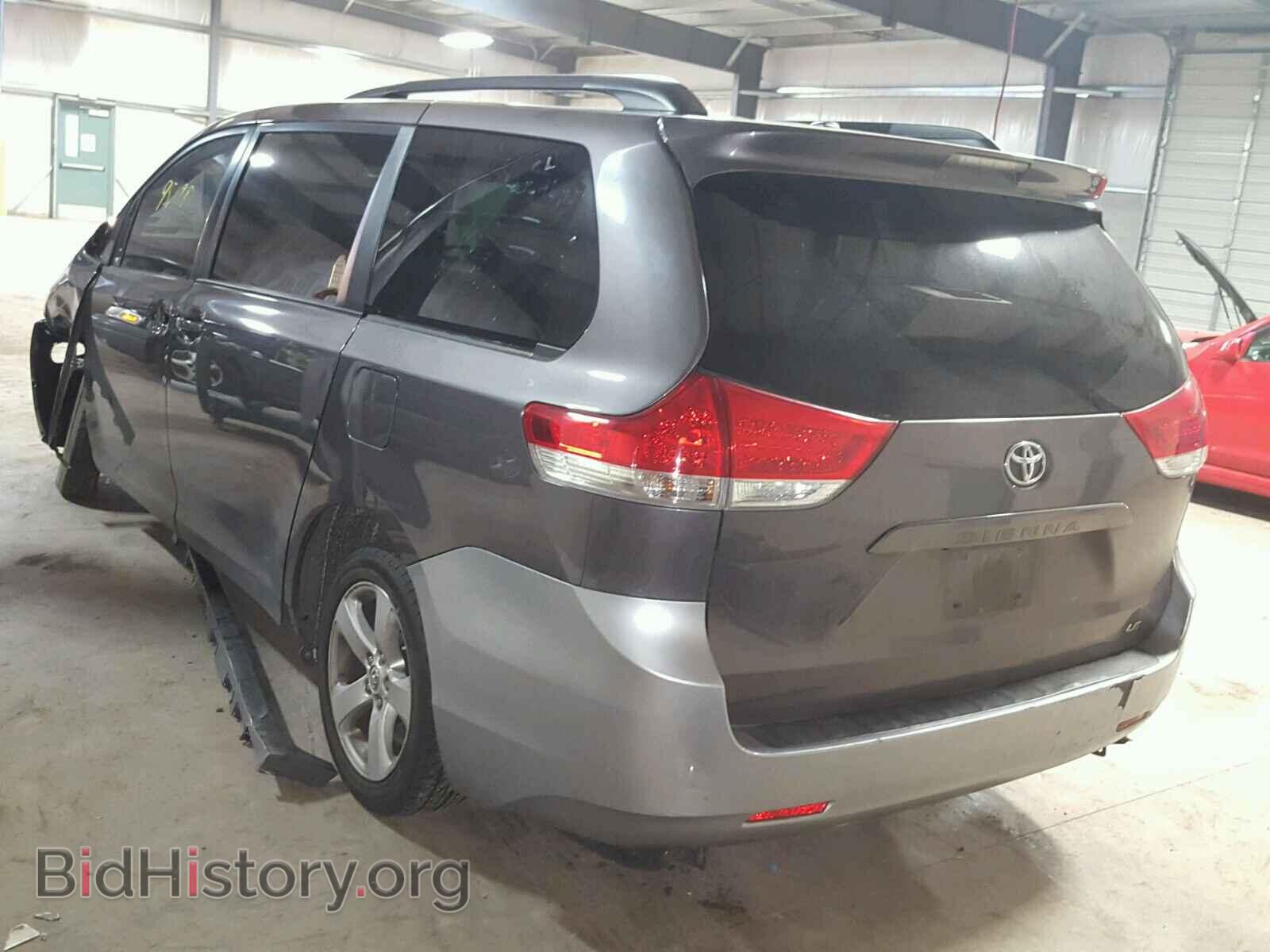 2013 TOYOTA SIENNA LE - VIN: 5TDKK3DC8DS331632 - Фото 3